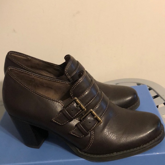 Naturalizer brown booties - Picture 3 of 9